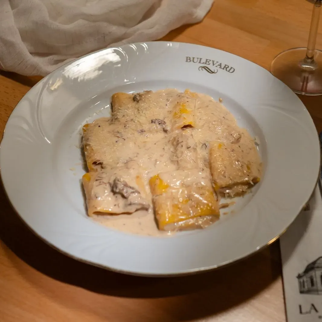 Paccheri con Ragu di Coda di Vitello